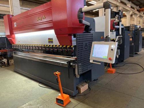 折彎機先行者：豐科機械數(shù)控折彎機助力鈑金加工，更高效更節(jié)能！? 